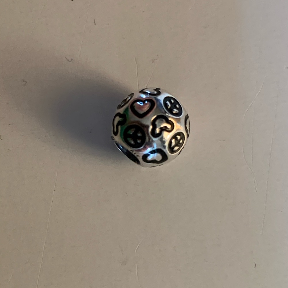 Peace, love, Mickey Pandora bead